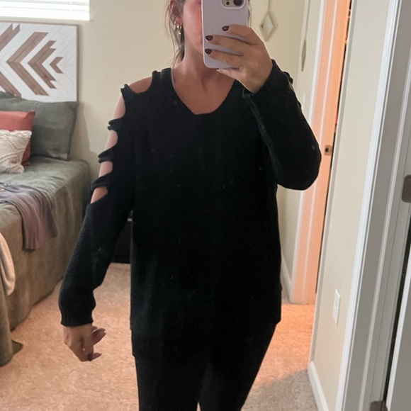 Black open shoulder sweater - Picture 3 of 4